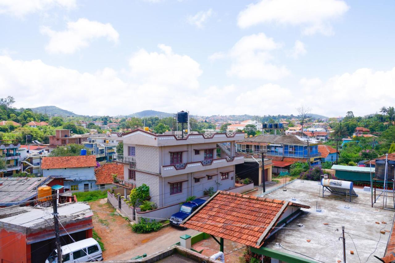 Giri'S Homestay Madikeri Exterior foto